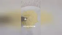 Leite em pó instantâneo enriquecido com gordura e vitaminas